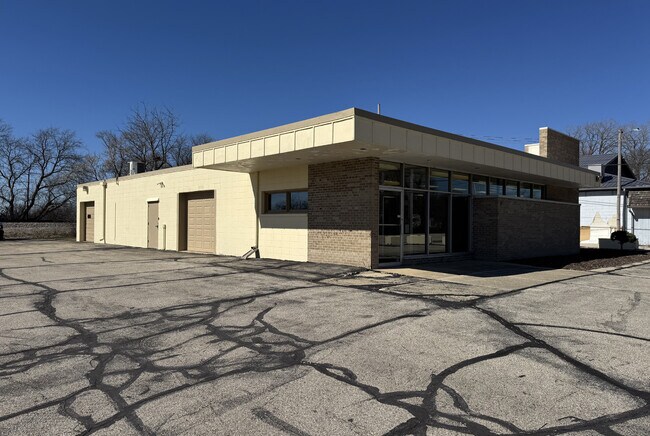 Plus de détails pour 3108 Roberts St, Franksville, WI - Local d'activités à louer