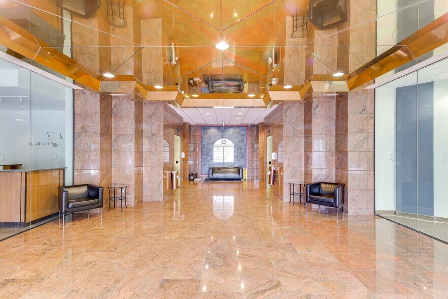 8815 Centre Park Dr, Columbia, MD à vendre - Photo intérieure - Image 3 de 12