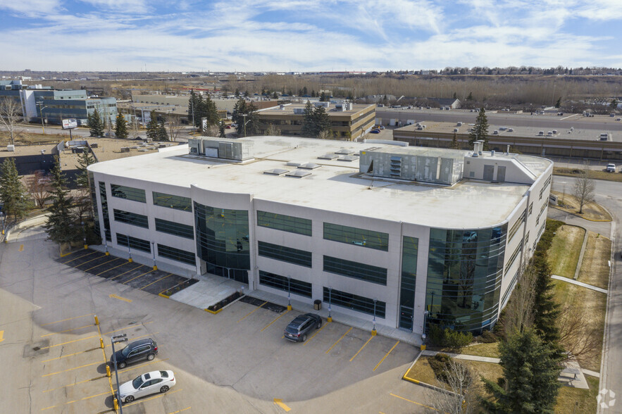 6025 11th St SE, Calgary, AB for lease - Building Photo - Image 3 of 11