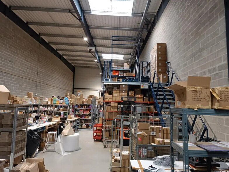 19 Rue Georges Melies, Cormeilles-en-Parisis for lease - Interior Photo - Image 2 of 7