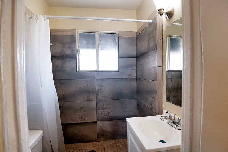 960 E Jefferson Blvd, Los Angeles, CA for sale - Building Photo - Image 3 of 15