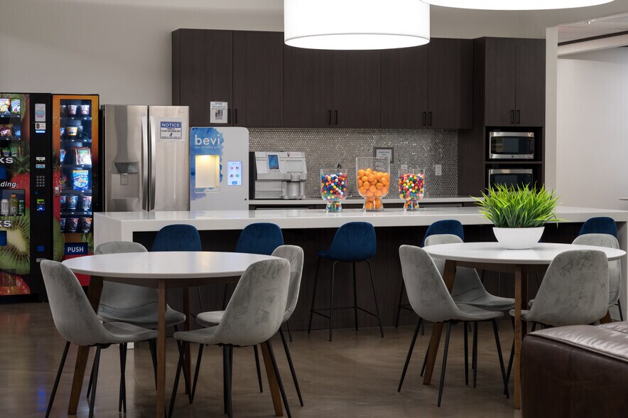 84 NE Loop 410, San Antonio, TX à louer - Photo intérieure - Image 3 de 12