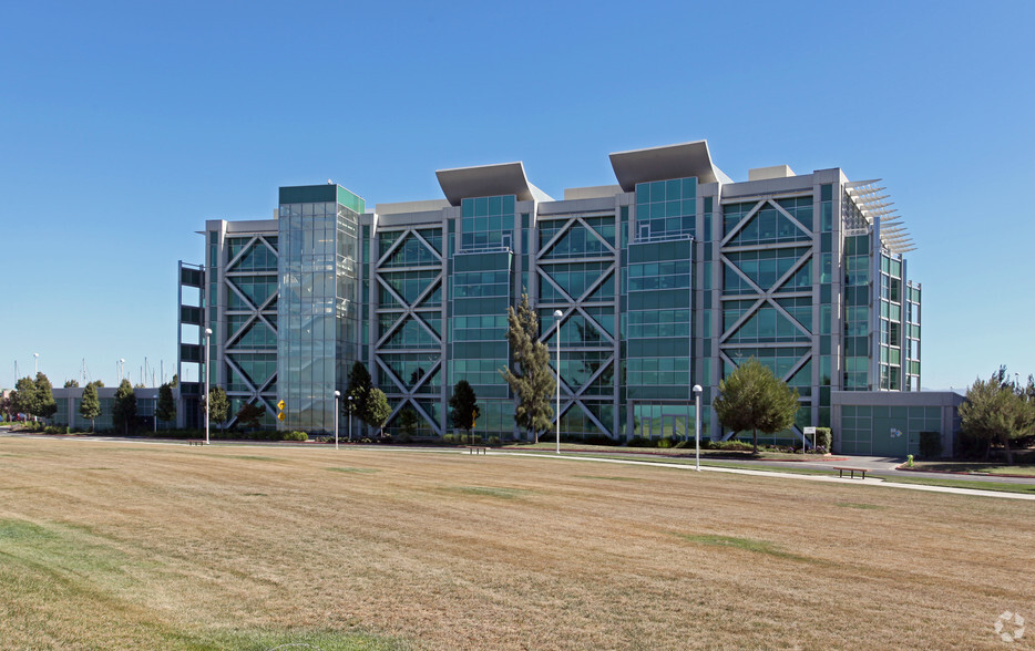 2000 Seaport Blvd, Redwood City, CA for lease - Building Photo - Image 1 of 18