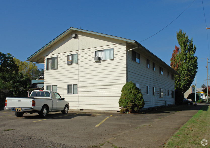 1686 Liberty St NE, Salem, OR à vendre - Photo du bâtiment - Image 1 de 1