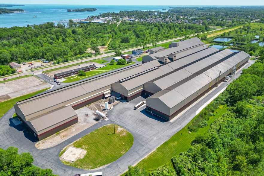 28000 W Jefferson Ave, Gibraltar, MI for sale - Aerial - Image 2 of 8