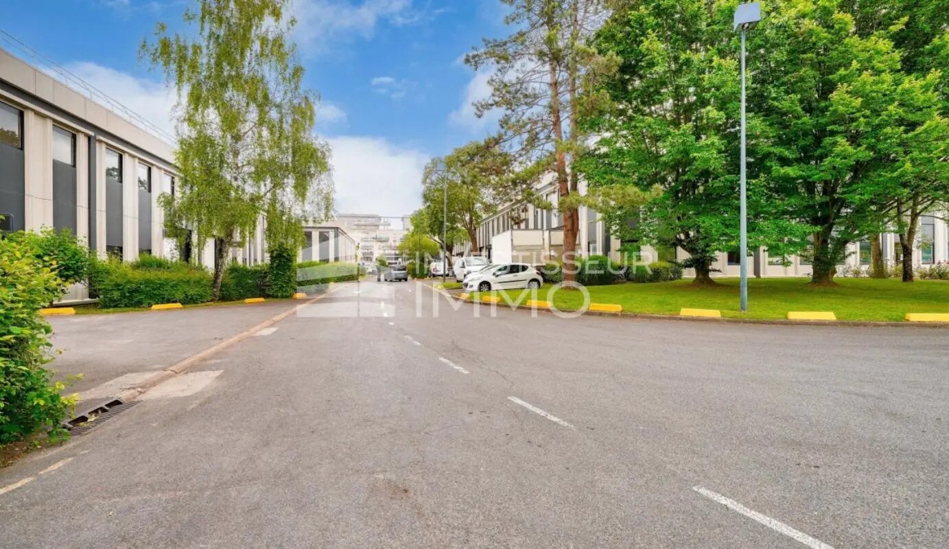 Flex dans Lognes à louer Photo du bâtiment- Image 1 de 7
