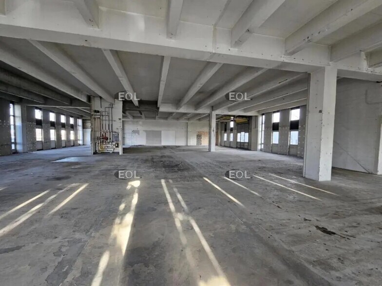 Flex in Rungis for lease - Interior Photo - Image 2 of 6