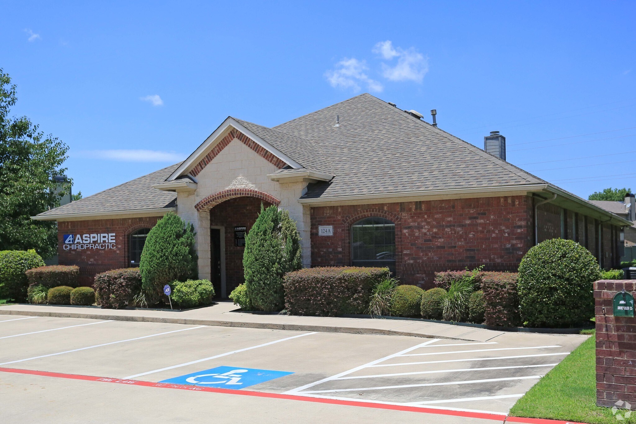 124 W Harwood Rd, Hurst, TX à louer Photo principale- Image 1 de 13