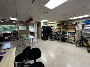 2609 Westview Dr, North Vancouver, BC for lease Interior Photo- Image 2 of 3