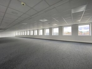 Office in Ivry-sur-Seine for lease Interior Photo- Image 2 of 17