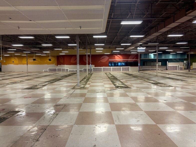 421 S NC 27 Hwy, Stanley, NC for sale - Interior Photo - Image 2 of 3