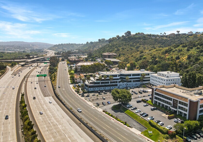 3517 Camino Del Rio S, San Diego, CA à vendre - Photo du bâtiment - Image 3 de 12