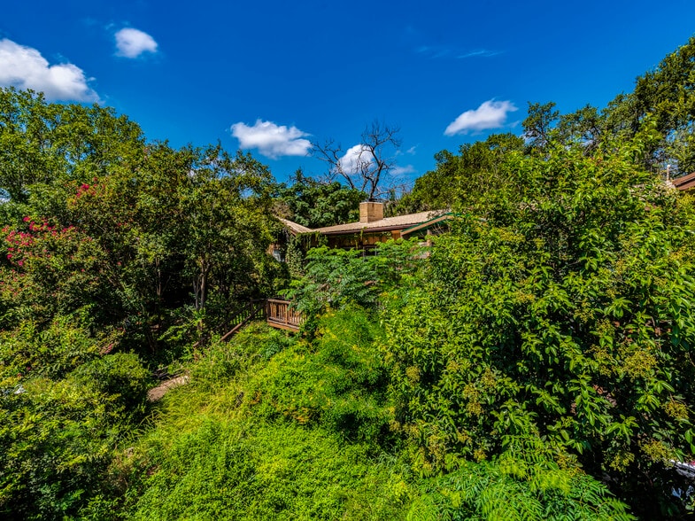 1000 Advance St portfolio of 3 properties for sale on LoopNet.ca - Building Photo - Image 3 of 39