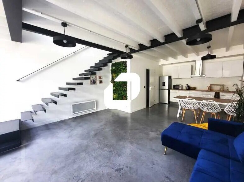 Office in Arcueil for lease - Interior Photo - Image 3 of 8