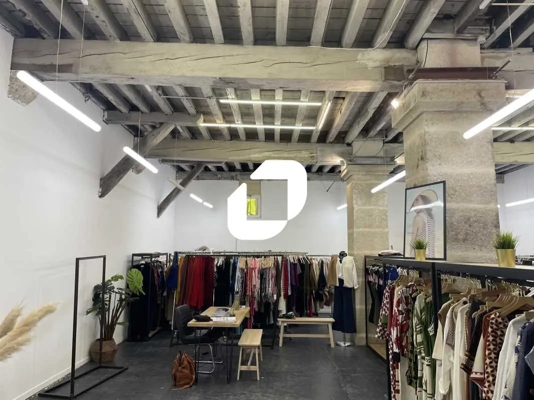 Retail in Bordeaux for lease Interior Photo- Image 1 of 14