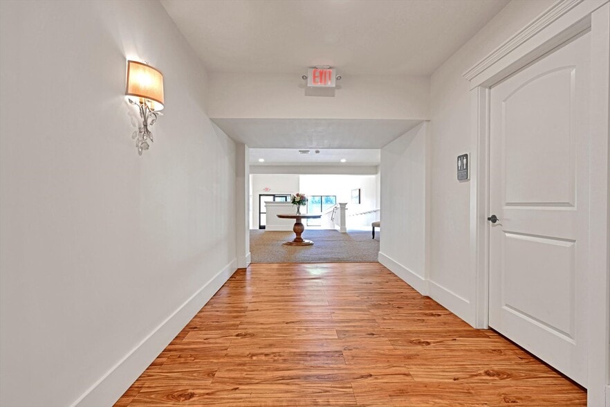 955 W Main St, Mount Joy, PA for lease - Building Photo - Image 3 of 9