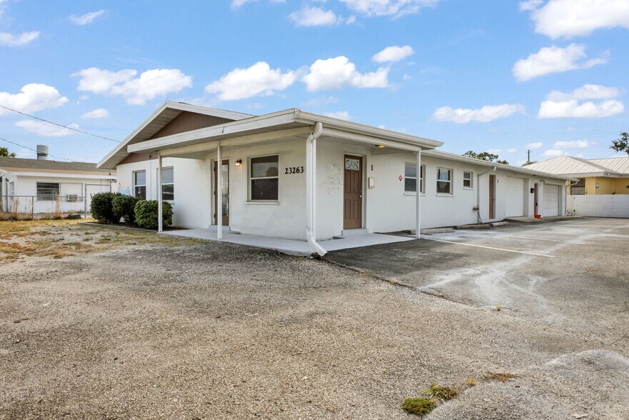23263 Harborview Rd, Port Charlotte, FL à vendre - Photo du bâtiment - Image 2 de 29