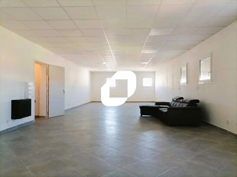 Office in Vic-la-Gardiole for lease - Building Photo - Image 2 of 9