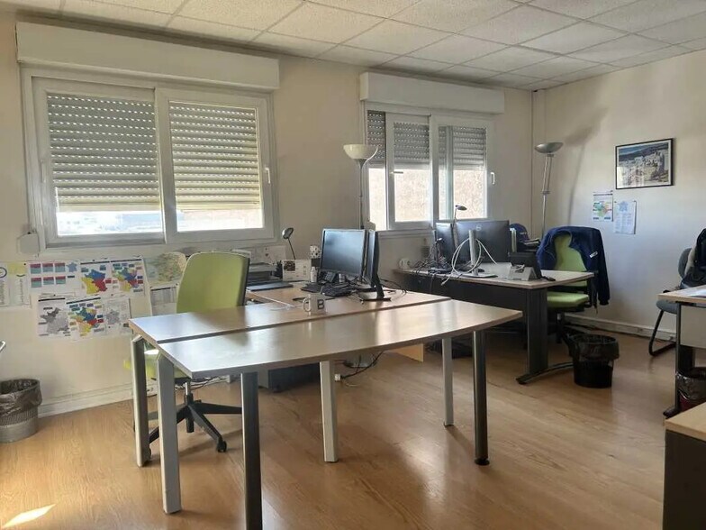 Office in Chassieu for lease - Interior Photo - Image 3 of 7