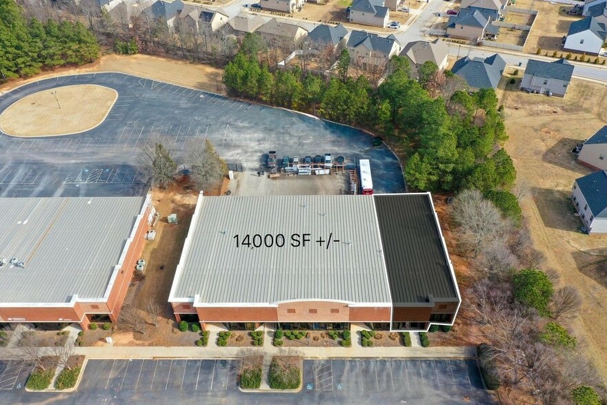 317-329 Westridge Pky, McDonough, GA à louer - Photo du bâtiment - Image 2 de 10