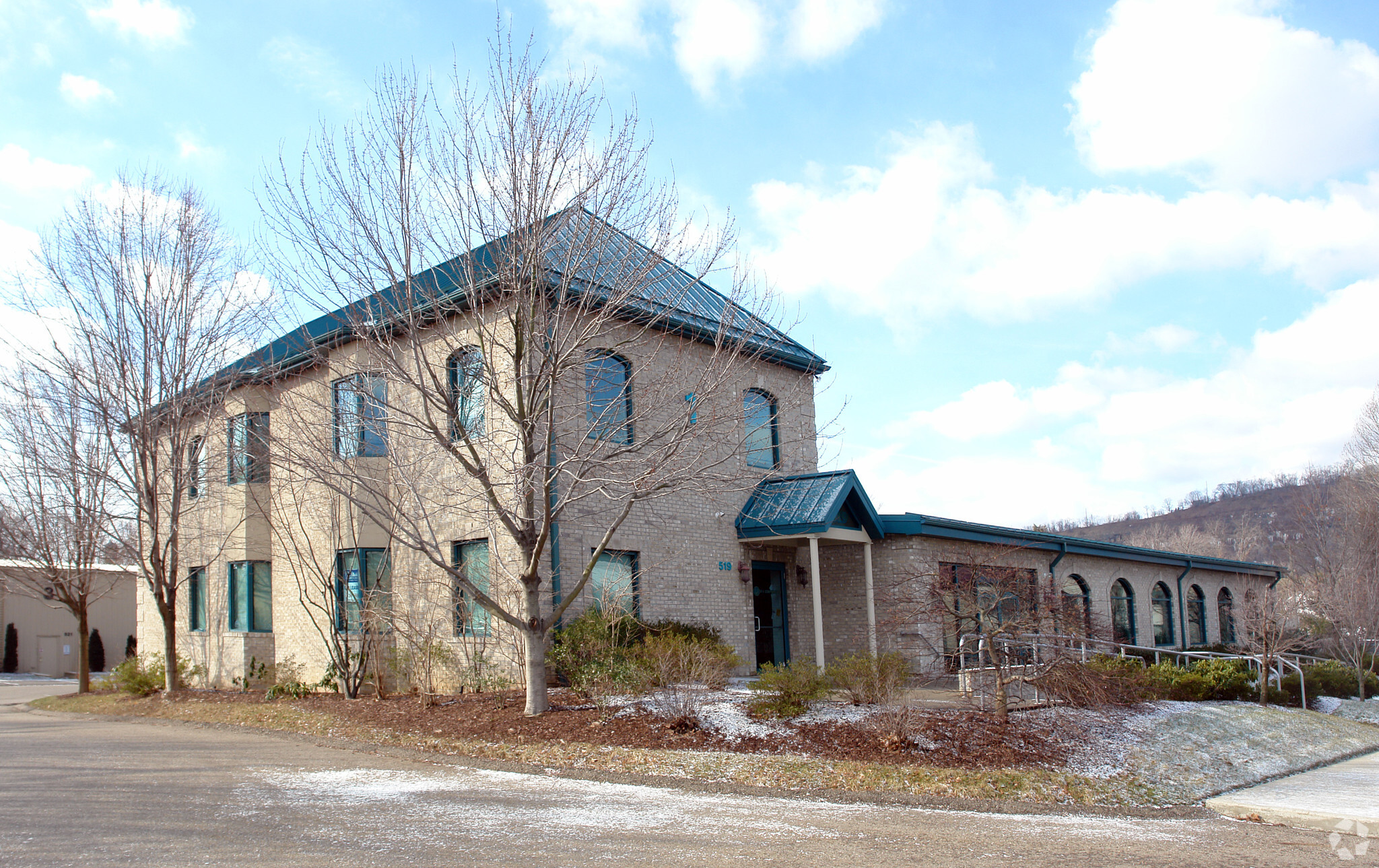 519 Cedar Way, Oakmont, PA for sale Primary Photo- Image 1 of 1