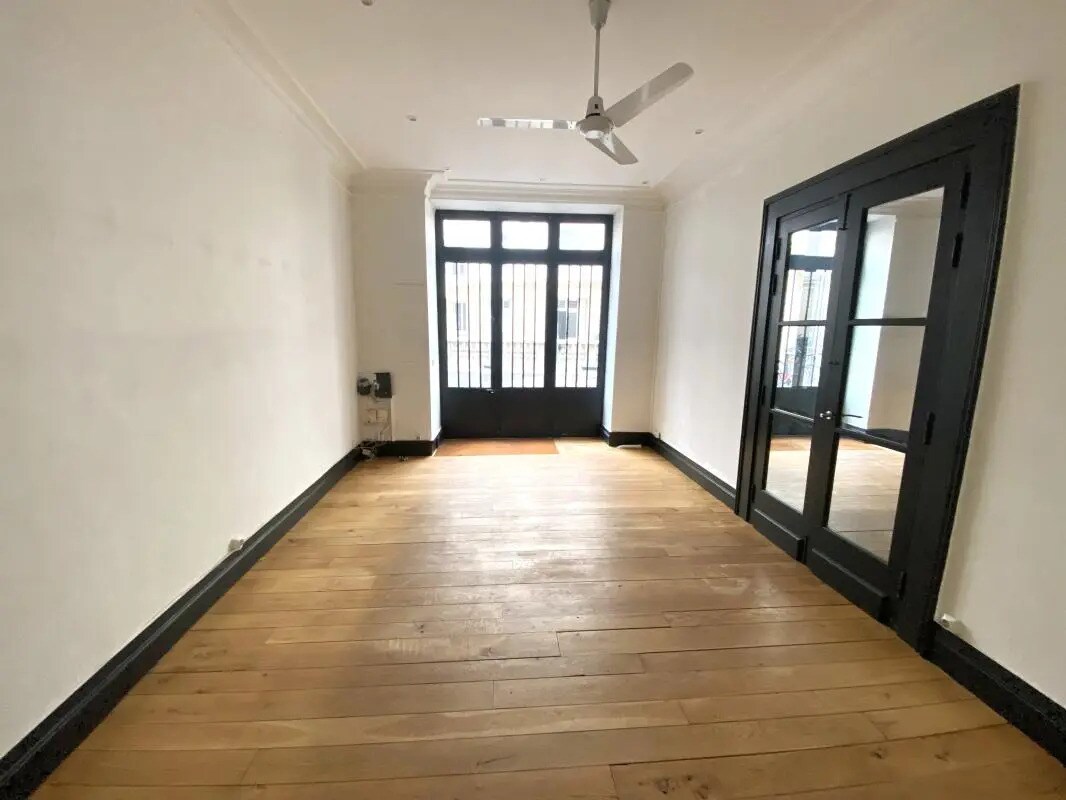 Bureau dans Paris à louer Photo du bâtiment- Image 1 de 8