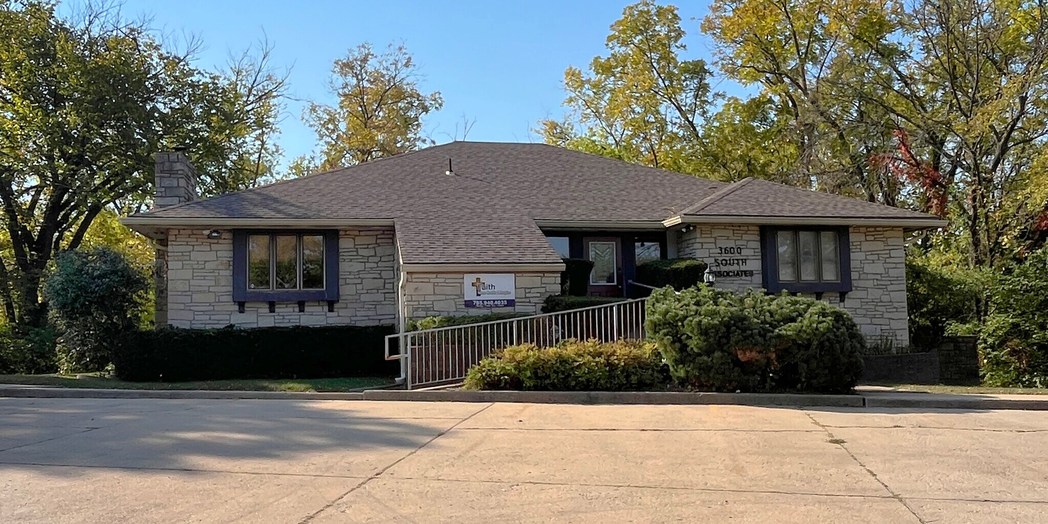 3600 SW Burlingame Rd, Topeka, KS à louer Photo du bâtiment- Image 1 de 6