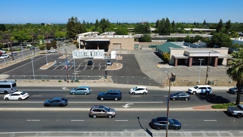 2052 Fulton Ave, Sacramento, CA à vendre - Photo du bâtiment - Image 2 de 6