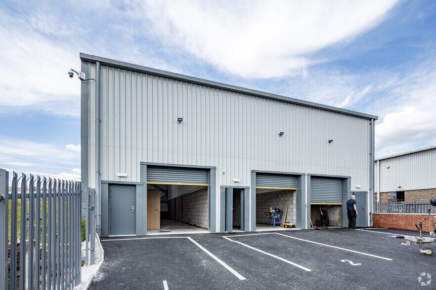 Stone Hill Rd, Bolton à louer - Photo du bâtiment - Image 2 de 2