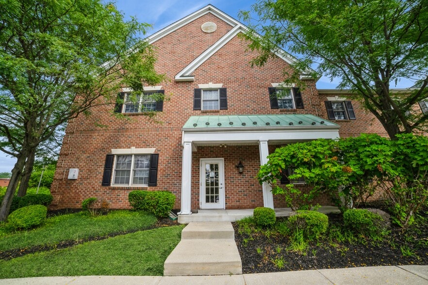 54 Friends Ln, Newtown, PA for sale - Building Photo - Image 2 of 45