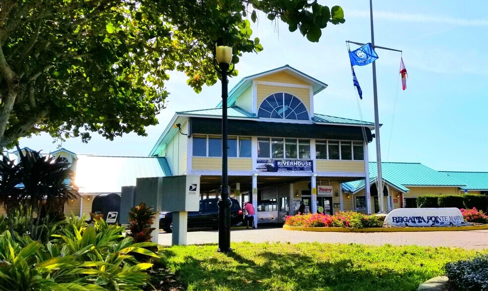 1001 Riverside Dr, Palmetto, FL à louer - Photo du bâtiment - Image 2 de 20