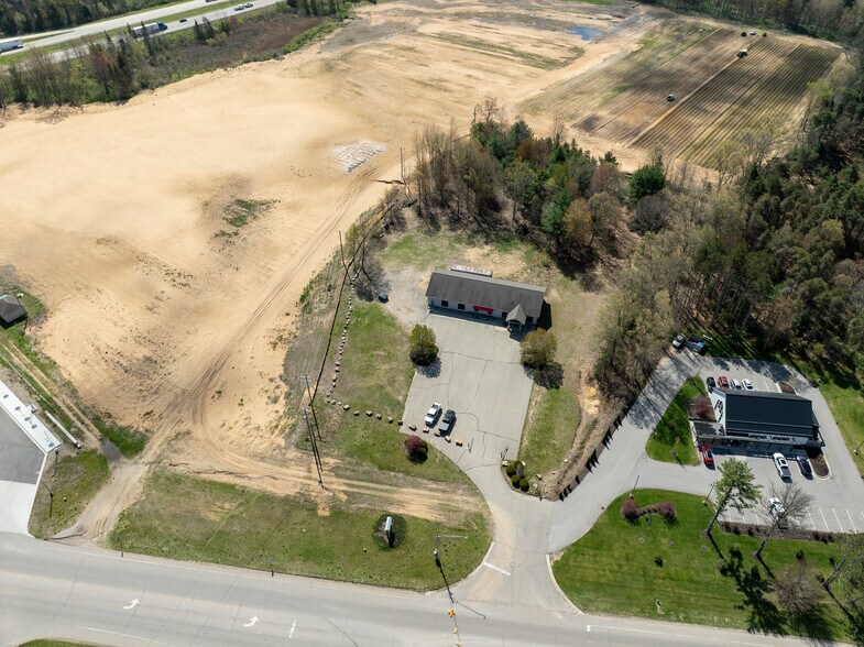 6398 Blue Star Hwy, Saugatuck, MI à vendre - Photo du bâtiment - Image 3 de 24