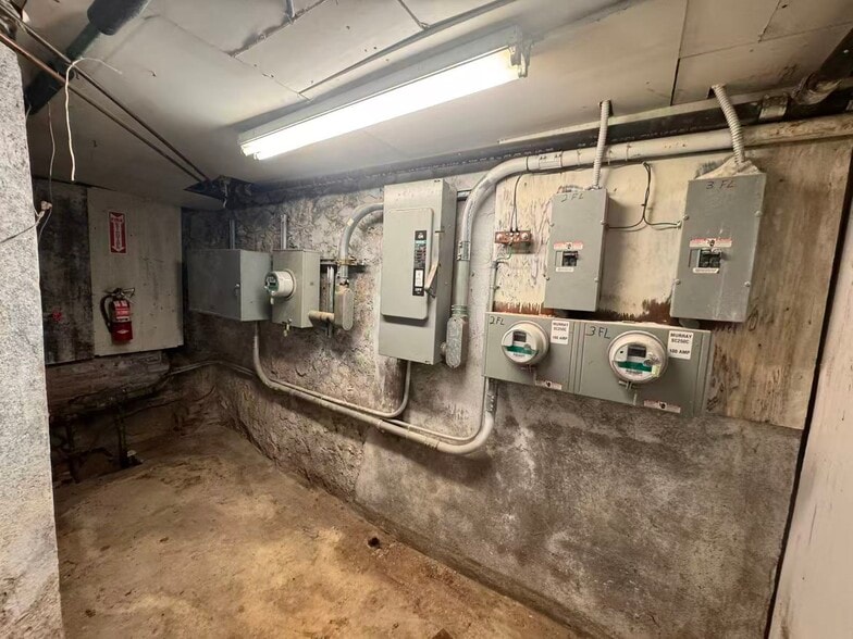 30-72 Steinway St, Long Island City, NY for sale - Building Photo - Image 3 of 7