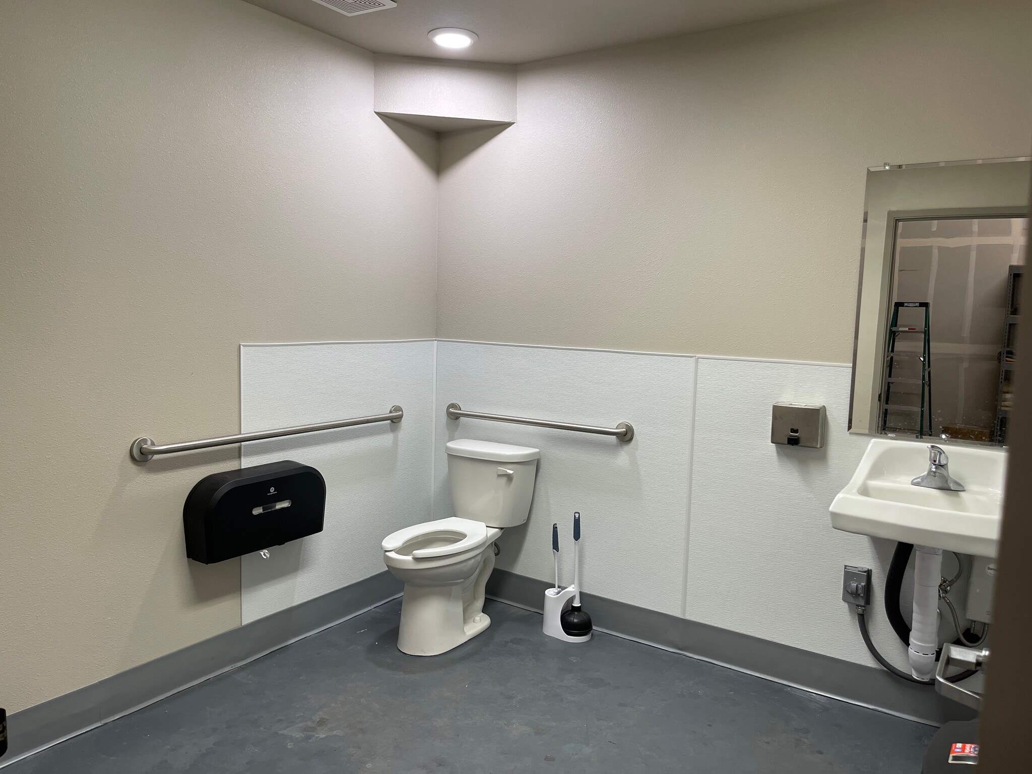 1255 Hoblitt Ave, Clovis, CA for lease Interior Photo- Image 1 of 5