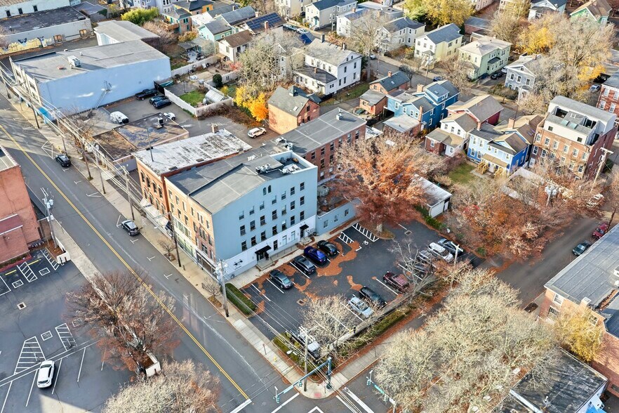 813-825 Chapel St, New Haven, CT for lease - Primary Photo - Image 1 of 25