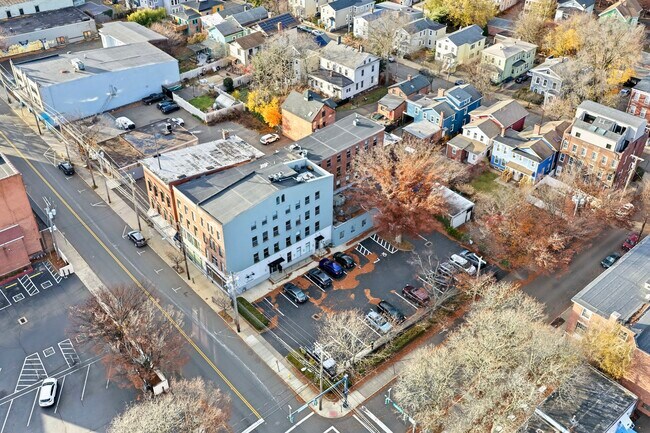 Plus de détails pour 813-825 Chapel St, New Haven, CT - Bureau à louer