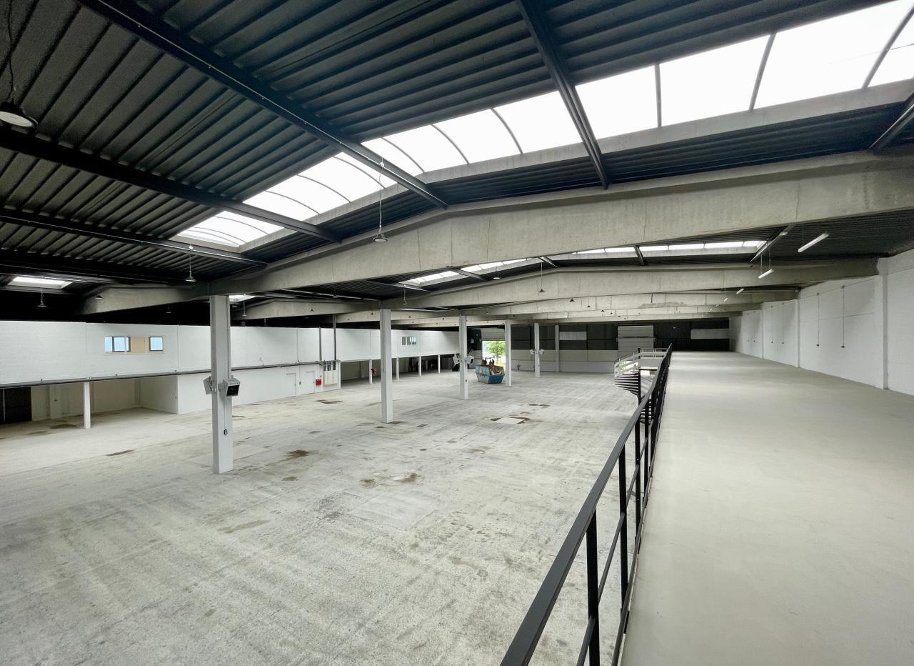 Flex dans Saint-Ouen-l'Aumône à louer Photo du bâtiment- Image 1 de 16