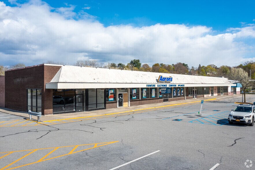 645 Dutchess Tpke, Poughkeepsie, NY à vendre - Photo principale - Image 1 de 5