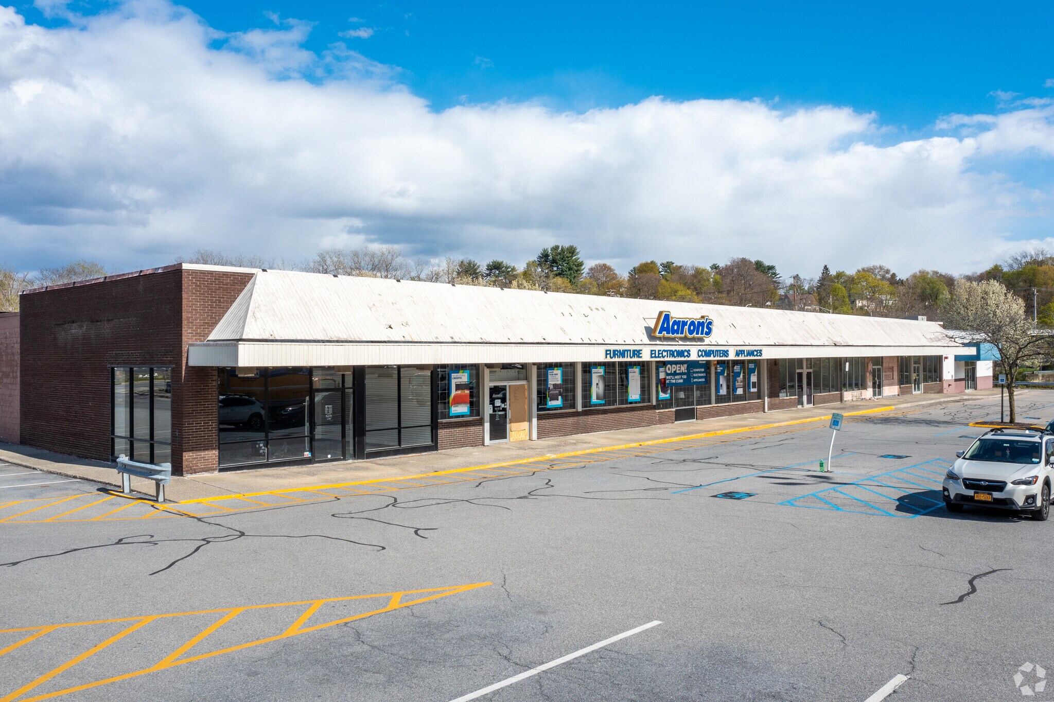 645 Dutchess Tpke, Poughkeepsie, NY à vendre Photo principale- Image 1 de 6