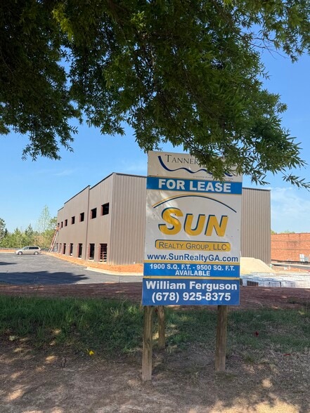 4105 Commerce Street, Flowery Branch, GA for lease - Building Photo - Image 1 of 8