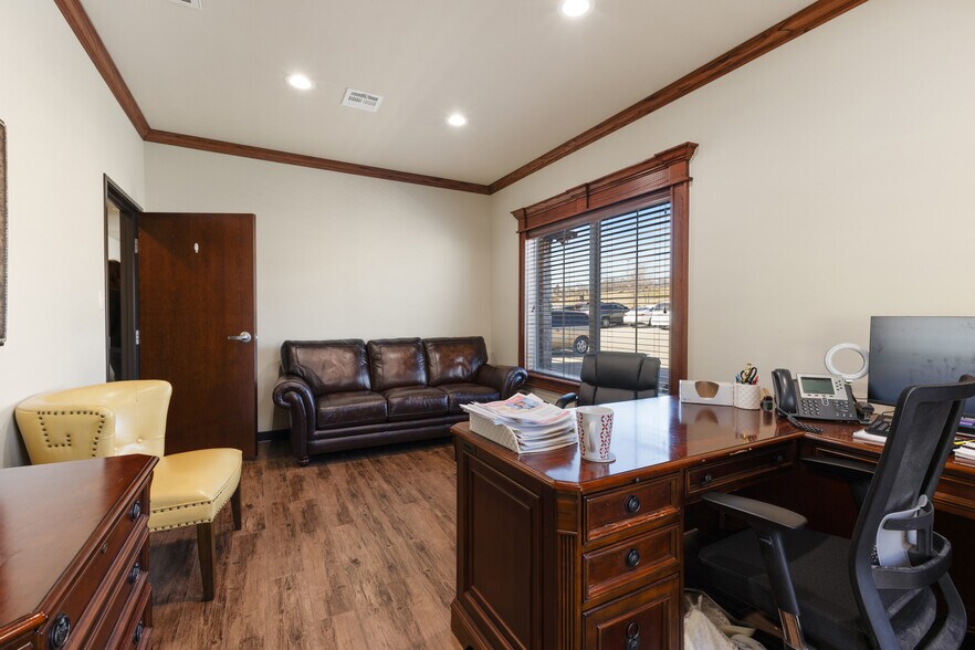 810 Colony Dr, Ada, OK à louer - Photo du bâtiment - Image 3 de 4