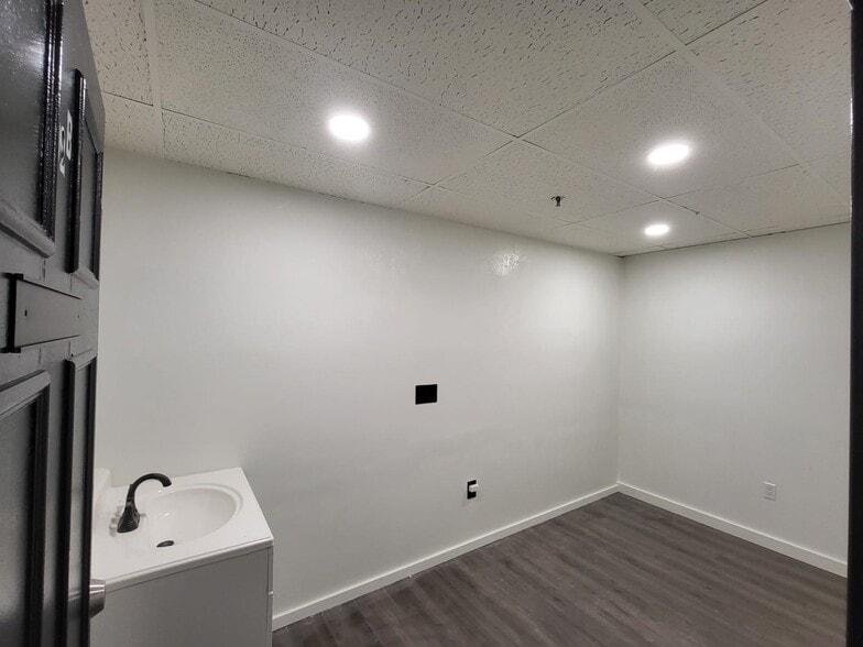 1320 SE Federal Hwy, Stuart, FL à louer - Photo du bâtiment - Image 2 de 18