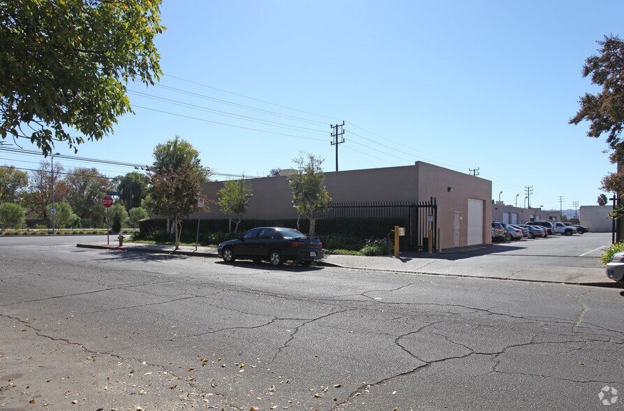 8459-8477 Canoga Ave, Canoga Park, CA à louer - Photo du bâtiment - Image 3 de 6