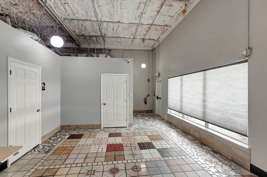 450 94th Ave N, Saint Petersburg, FL à louer - Photo du bâtiment - Image 3 de 29