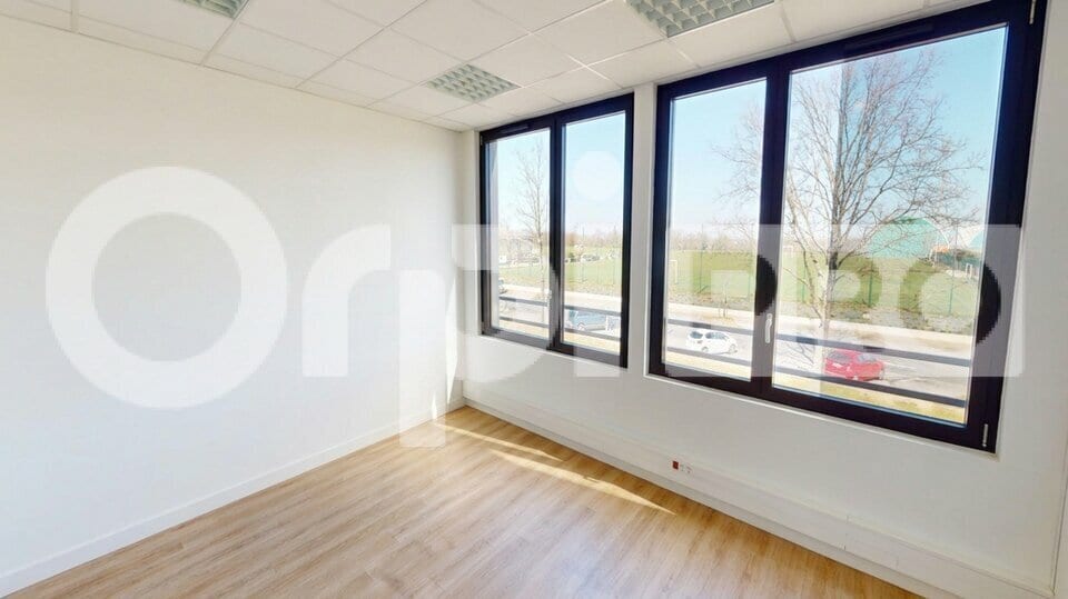 Office in Montanay for lease Interior Photo- Image 1 of 5