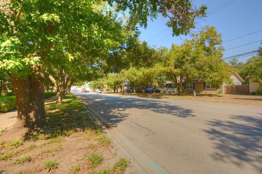 1221 S Austin Ave, Georgetown, TX à vendre - Photo du bâtiment - Image 2 de 19