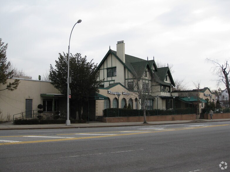 16717 Northern Blvd, Flushing, NY à louer - Photo du bâtiment - Image 2 de 4