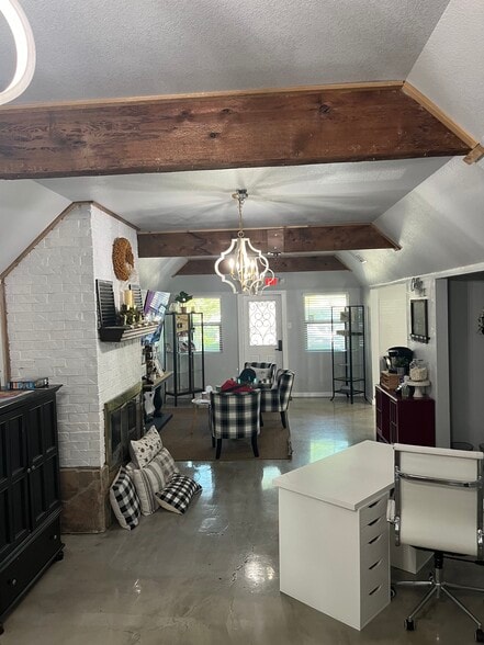 212 N Oak St, Roanoke, TX for sale - Interior Photo - Image 3 of 4