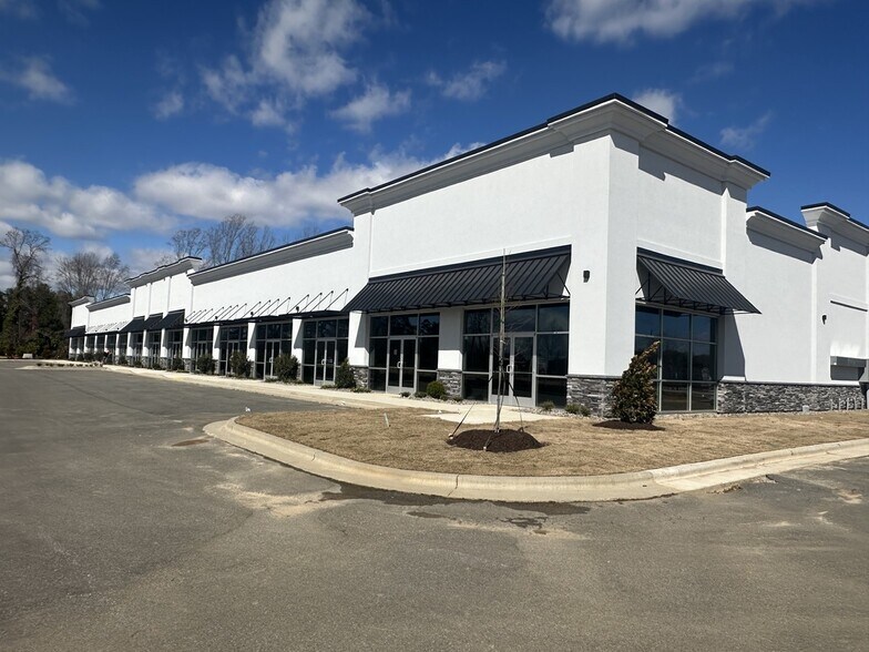 1 US-68 Hwy, Greensboro, NC à louer - Photo du bâtiment - Image 2 de 3