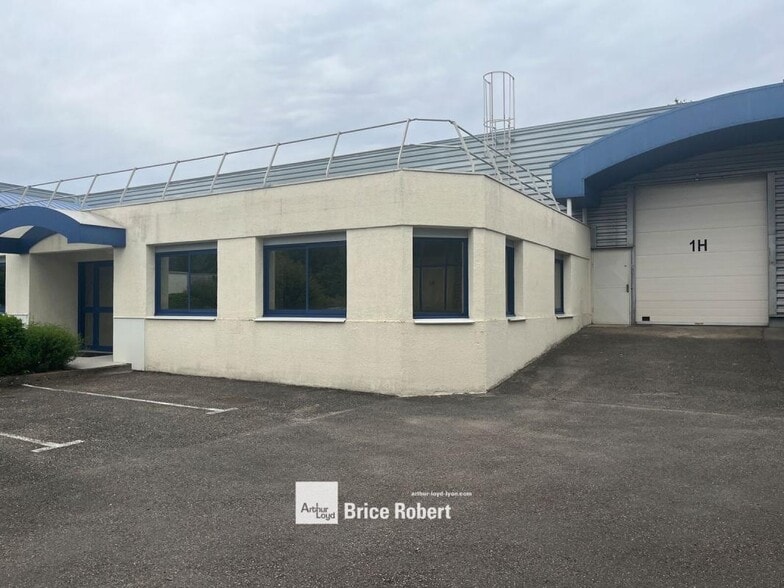 5 Chemin Du Favier, Saint-Genis-Laval for lease - Building Photo - Image 1 of 6